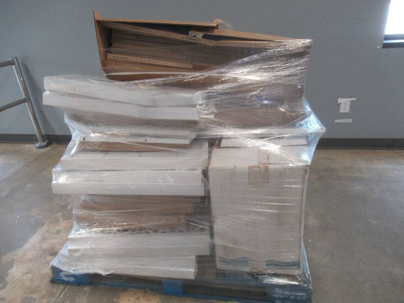 lot 600 image: WHOLESALE PALLET OF AIR FILTERS (SEE PHOTOS)