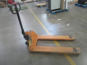 lot 521 image: TITAN LIFTRITE Pallet Jack, In nice working condition - Used in Warehouse.