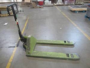 lot 522 image: CLARK Pallet Jack, In nice working condition - Used in Warehouse.