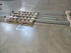lot 566 image: Pallet of 4 Miscellaneous Jack Bars.  SOLD AS PICTURED
