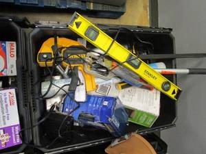 lot 7 image: WHOLESALE BIN OF TOOLS, LIGHTING & MORE (SEE PHOTOS)