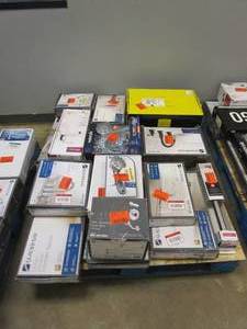 lot 21 image: PLUMBERS PALLET KITCHEN FAUCETS, SHOWER HEADS & MORE (SEE PHOTOS)