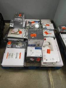 lot 23 image: PLUMBERS PALLET KITCHEN FAUCETS, SHOWER HEADS & MORE (SEE PHOTOS)