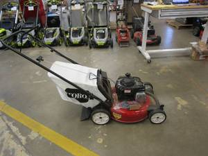 lot 224 image: TORO 21352 Recycler 21 in. Briggs and Stratton Low Wheel RWD Gas Walk Behind Self Propelled Lawn Mower with Bagger (WILL NOT START, FOR PARTS ONLY)