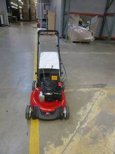 lot 225 image: TORO 21352 Recycler 21 in. Briggs and Stratton Low Wheel RWD Gas Walk Behind Self Propelled Lawn Mower with Bagger (WILL NOT START, FOR PARTS ONLY)