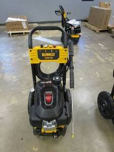 lot 226 image: DEWALT DXPW3324I 3300 PSI 2.4 GPM Gas Cold Water Pressure Washer with HONDA GCV200 Engine (NEW CONDITION)