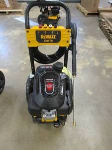 lot 227 image: DEWALT DXPW3324I 3300 PSI 2.4 GPM Gas Cold Water Pressure Washer with HONDA GCV200 Engine (NEW CONDITION)