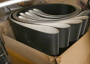 lot 28 image: 5 pcs of Rubber belting 17 in wide x 111-78 long