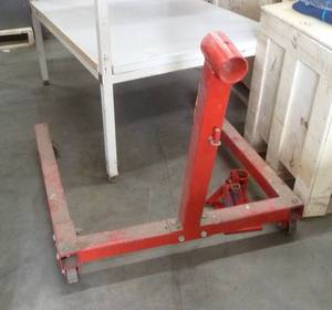 lot 54 image: 1250lb cap Engine Stand