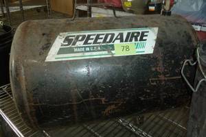 lot 78 image: Speedaire portable air tank 125 psi, measures 17x10
