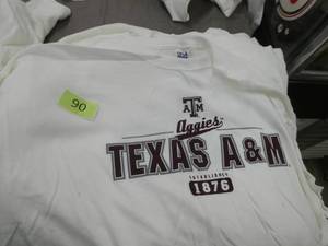 lot 90 image: 15 Mens size 2XL tshirts