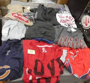 lot 93 image: 13 Ladies tshirts mix of sizes