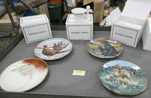 lot 134 image: 4 Collector Plates and 4 New Peeping Angels
