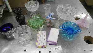 lot 178 image: Group of glassware