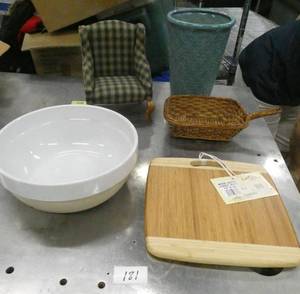 lot 181 image: New bamboo cutting board, new bowl and new planter