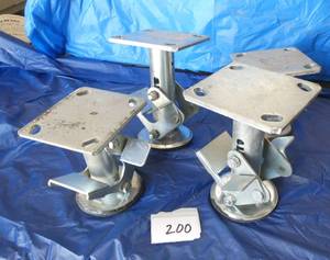 lot 200 image: 4 table lockdown feet
