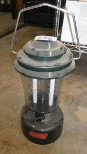 lot 256 image: Nice Coleman lantern like new