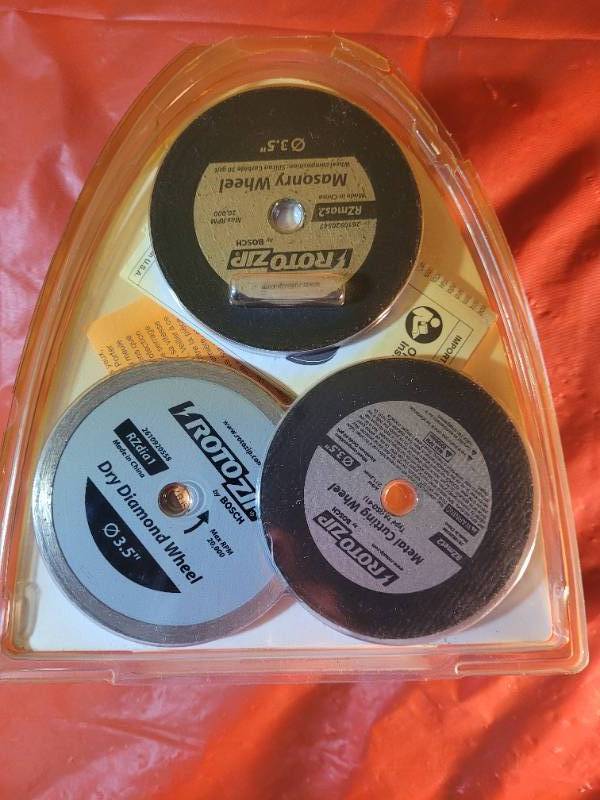 lot 43 image: New Roto ZipMate ZM3 Cutting Attachment With Blades