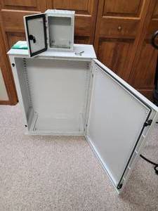lot 22 image: Schneider Electric - Spacial CRN (NSYPLM) Polycarbonate & NSYCRN steel)
