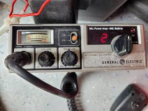 lot 11 image: GE 40 Channel CB - Model # 3-58046