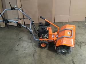 YARDMAX Power Sweeper  Customer Returns See Terms on Auction