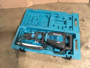 Makita 14 Amp 27 lbs. AVT SDS-MAX Demolition Hammer in working condition used Customer Returns See Terms on Auction