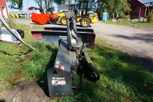 lot 6 image: Bobcat Model SB200-78 Universal Mount Bobcat Skid Loader Skid Steer Hydraulic Snow Blower Attachment