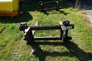 lot 13 image: Wheel Loader Mount Pallet Fork Attachment With Cat 908 Attachment Interface