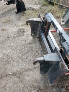 lot 16 image: Universal Mount Bobcat Skid Loader Skid Steer Adapter Plate With Cat 308 Wheel Loader Interface