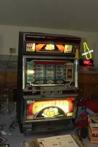 lot 1 image: Vintage Electrocoin Japan Model 9160 Cherry Bar Token Slot Machine