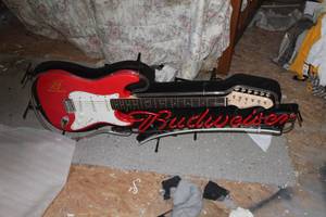 lot 4 image: Budweiser Guitar Neon Light