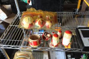 lot 130 image: Lot of (2) Wooden Nesting Santas