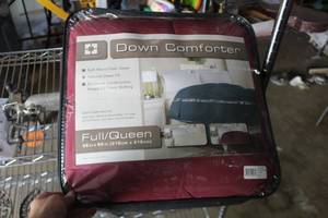 lot 142 image: Size Queen Down Comforter (New )