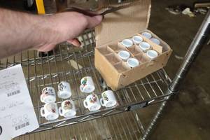 lot 160 image: Lot of (30) Looney Tunes Porcelain Mini Mugs