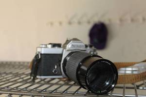 lot 176 image: Vintage Nikon SLR 35mm Film Camera w 200mm Lens