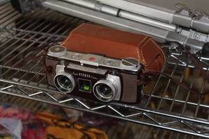 lot 184 image: Vintage Kodak Stereo Camera with Case
