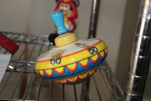 lot 181 image: Vintage Spinning Top Toy