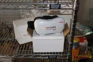 lot 185 image: Lot of (3) VR Glasses Cases (New )