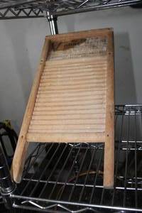 lot 192 image: Vintage Columbus Washboard Co No. 2133W Dubl-Handi 18 Wooden Washboard