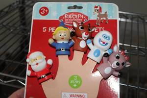 lot 193 image: Rudolph Finger Puppet Set 5-piece (New, Unopened)