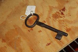 lot 213 image: 5 Skeleton Key