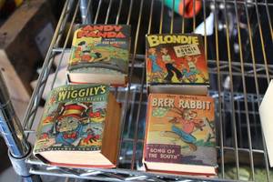 lot 242 image: Lot of (4) Vintage Andy Panda, Blondie, Uncle Wiggilys, Brer Rabbit Hardbound Books