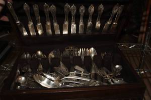 lot 283 image: Reed & Barton Flatware Set