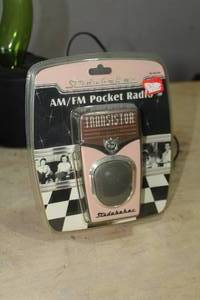 lot 376 image: Studebaker AMFM Pocket Radio (in original packaging)