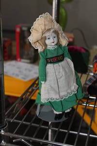 lot 344 image: 8 Doll Table Statue