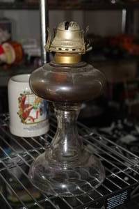 lot 340 image: Vintage 11 White Flame Oil Table Lamp
