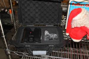 lot 297 image: Simmons LRF600 10x42 Binoculars with Case