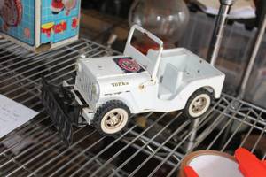 lot 299 image: Tonka Jeep Toy Truck