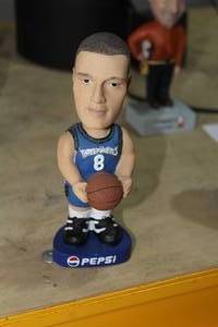 lot 380 image: 7 Nesterovic #8 Timberwolves Bobble Head Doll