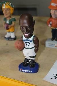 lot 383 image: 7 Smith #32 Timberwolves Bobble Head Doll